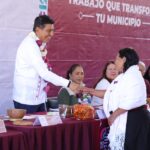 Equipa Salomón Jara 3 escuelas de San Pedro Mixtepec con computadoras y mobiliario 3