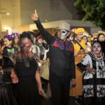 Las calles de Oaxaca se llenan de vida con la Gran Comparsa del Día de Muertos (16)