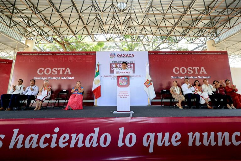 GOBERNADOR- GIRA ESTATAL PINOTEPA-3